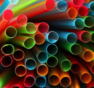 Tugtar meaisíní múnlaithe insteallta nó meaisíní insteallta freisin ar mheaisíní múnlaithe insteallta